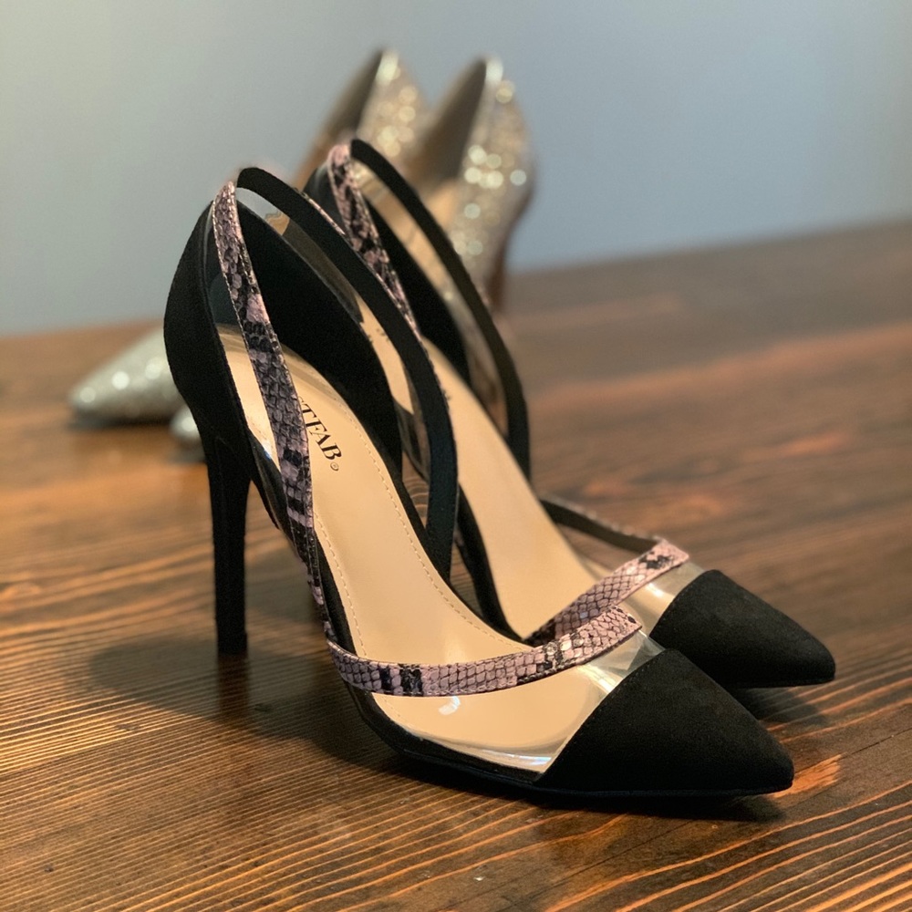 Black High Heels w/ faux animal skin accent 👠